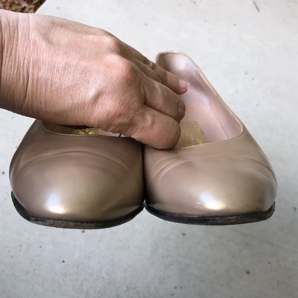 Like new! - SALVATORE FERRAGAMO Metallic Pumps Heels - Picture 8 of 10